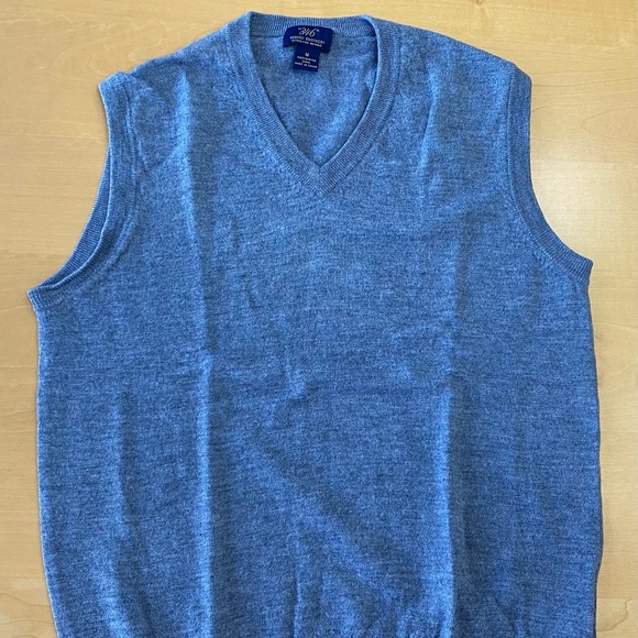Brooks Brothers 346 Men’s Medium Extra Fine Merino Sweater Vest - Picture 1 of 2